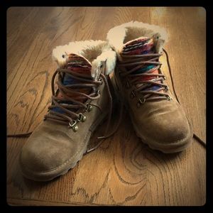 Adorable Bearpaw boots, barely worn. Size 6